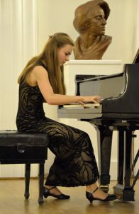 Aleksandra Dąbek during the concert in the Chopin House in Duszniki Zdroj 21.08.2016.  Ph. Tomasz Orlow.